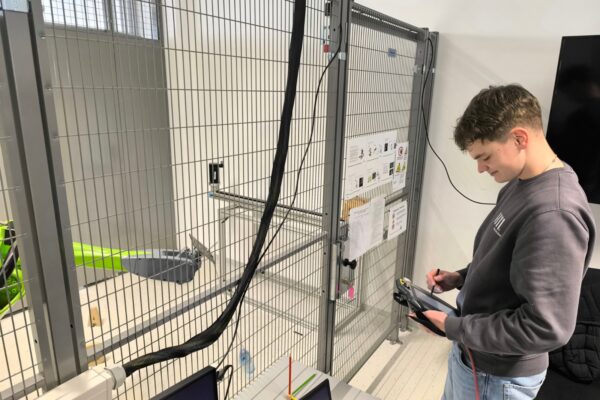 4. Klassen zu Besuch im Robotiklabor der KEBA!