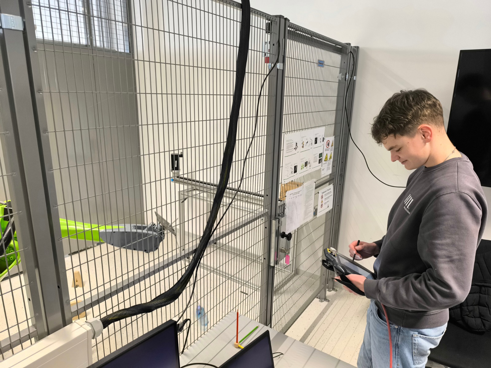 4. Klassen zu Besuch im Robotiklabor der KEBA!