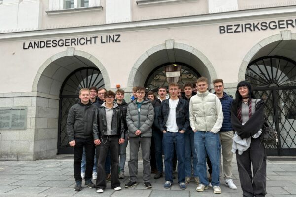 Exkursion zum Landesgericht Linz: Einblicke in die rechtliche Praxis